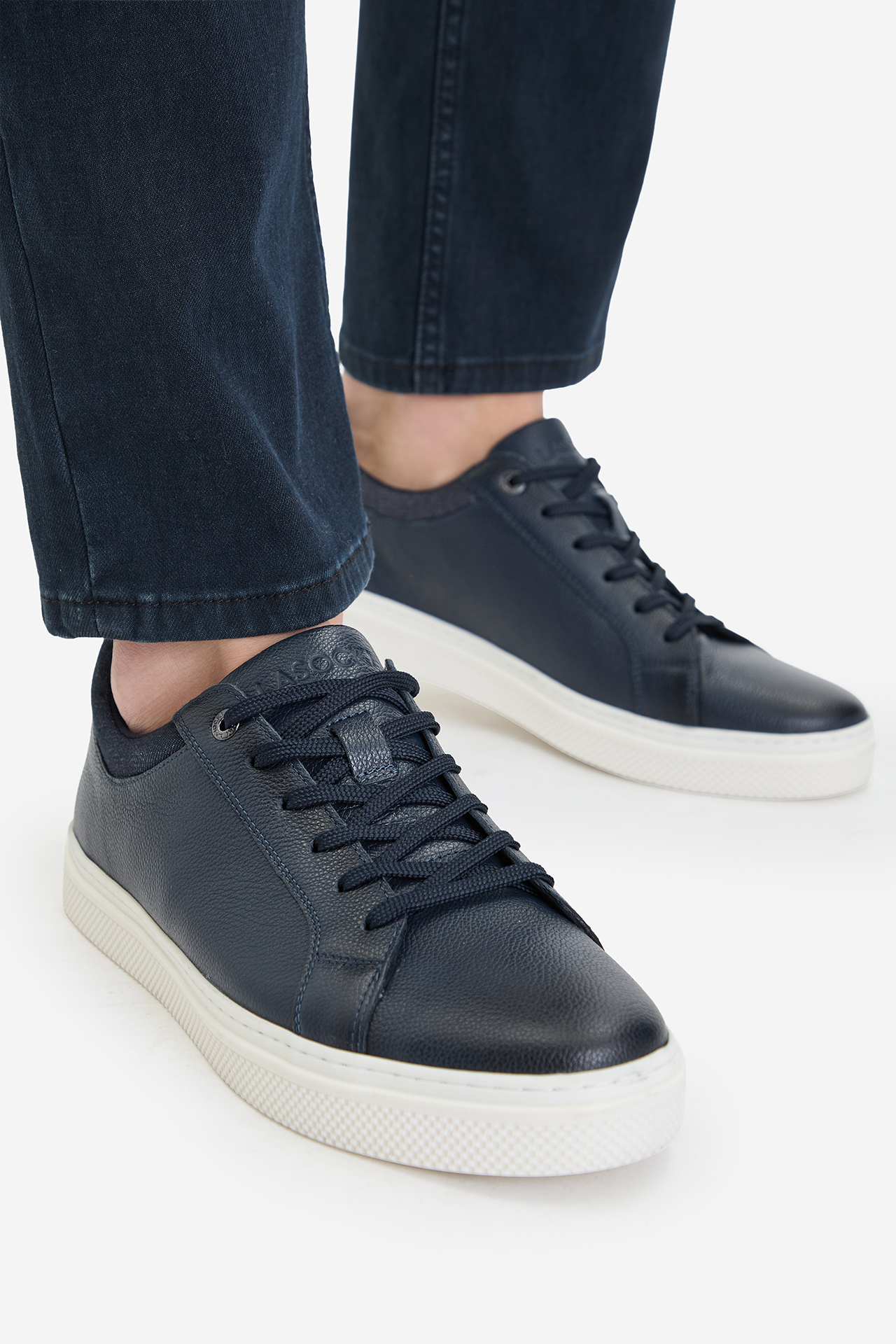 Sneakersy Tmavomodrá