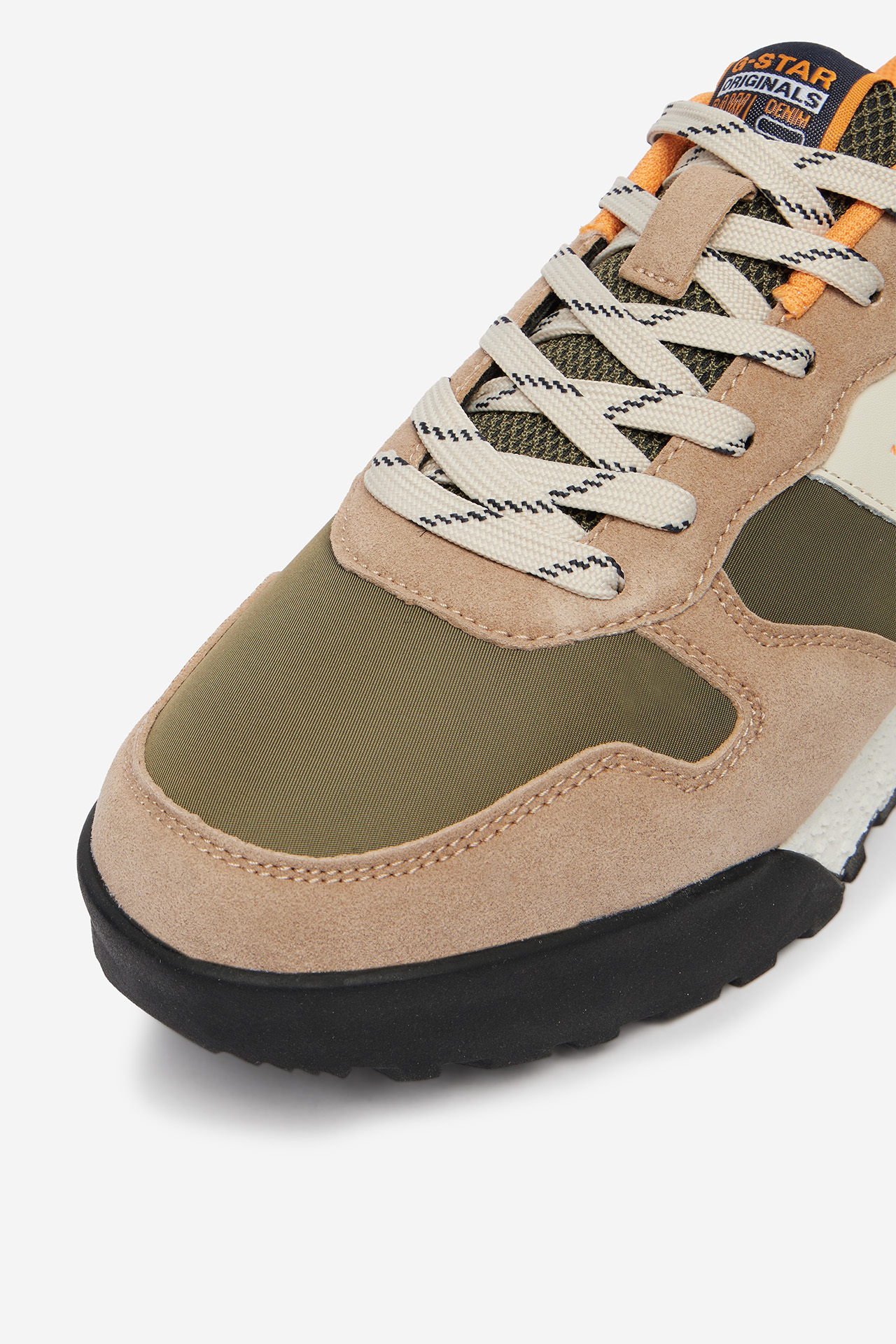 Сникърси Бежов