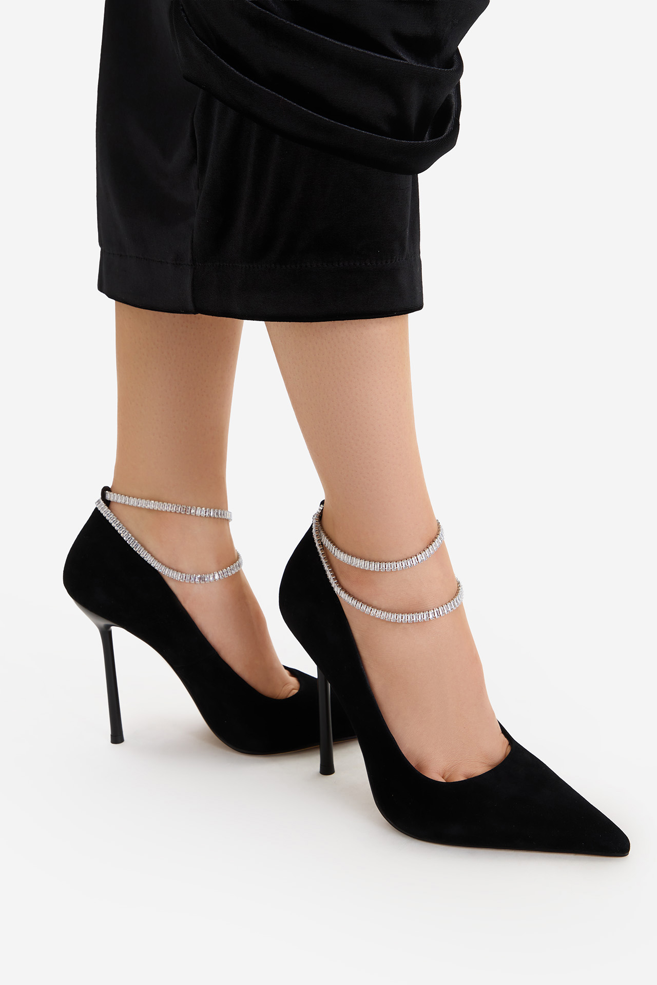 Обувки на ток Черен