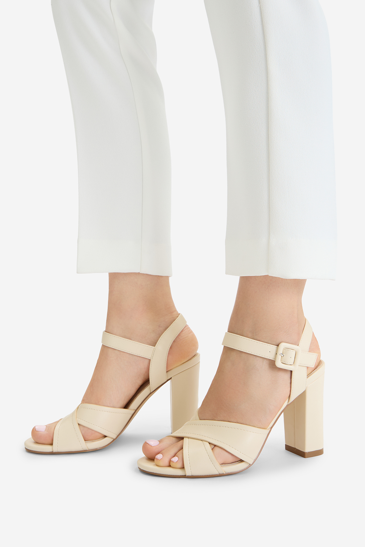 Sandály Krémová