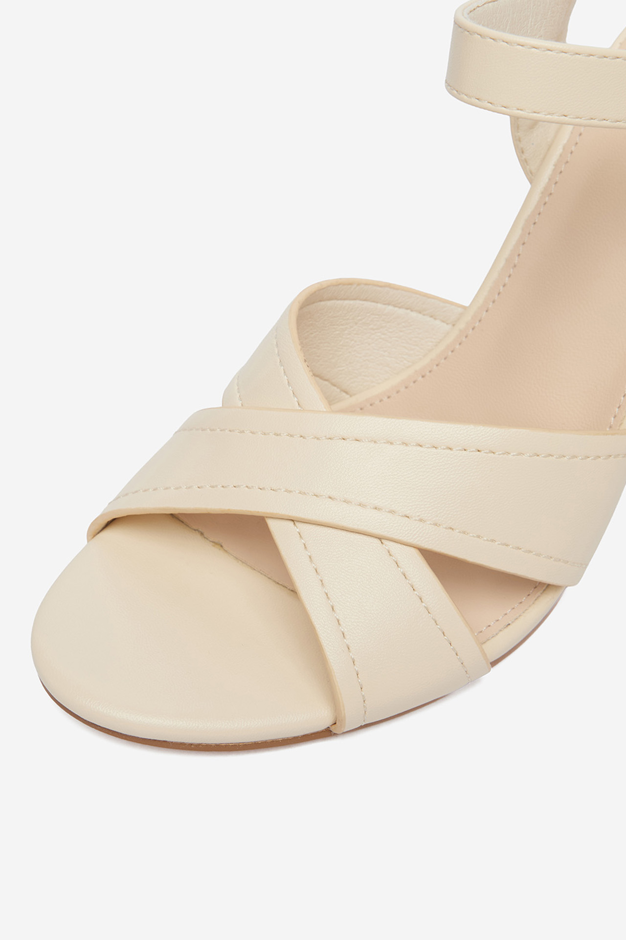 Sandály Krémová