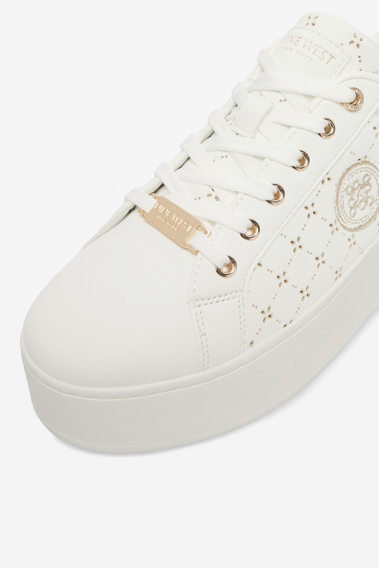 Сникърси Бял