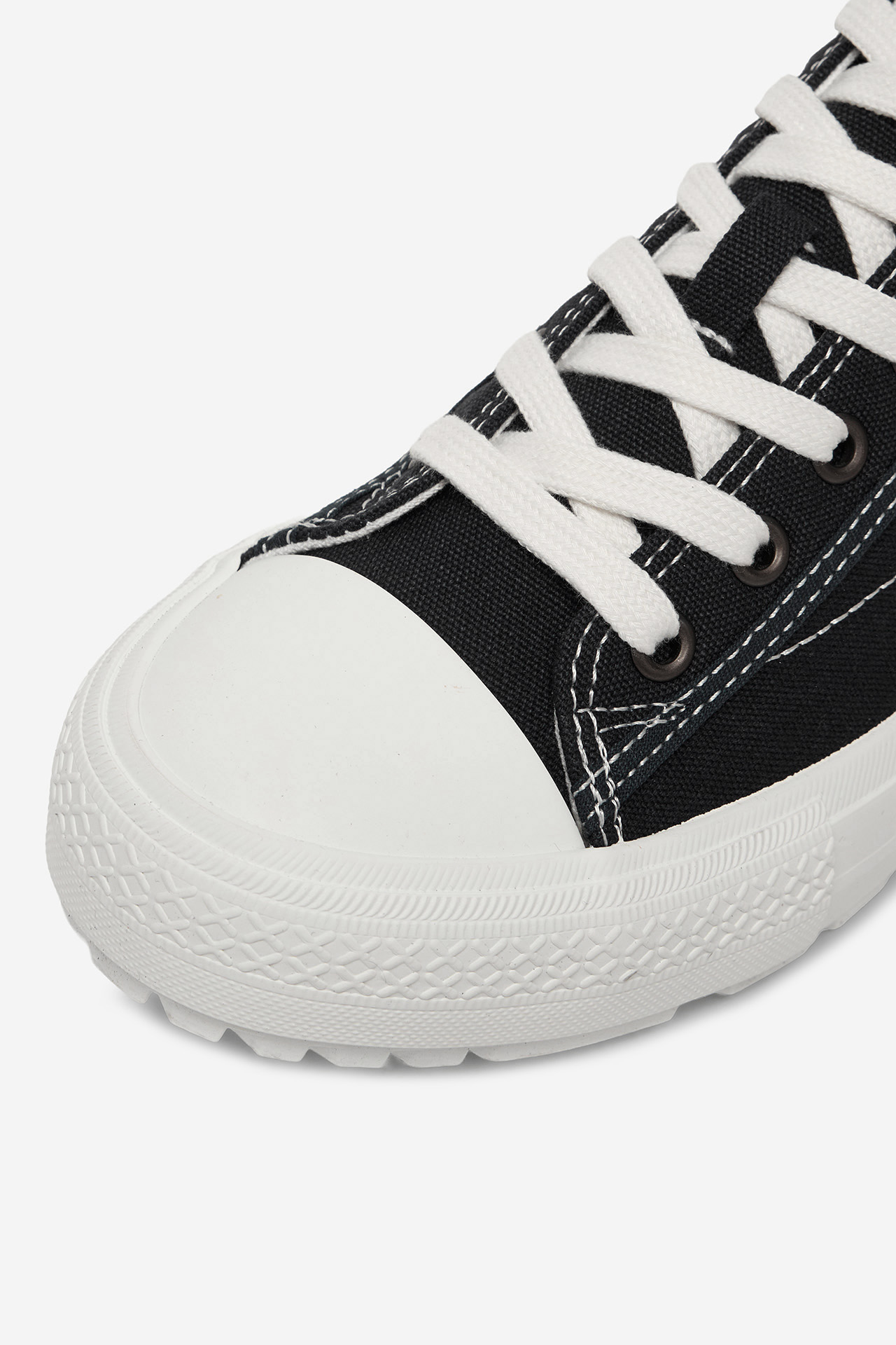 Platnene superge Črna