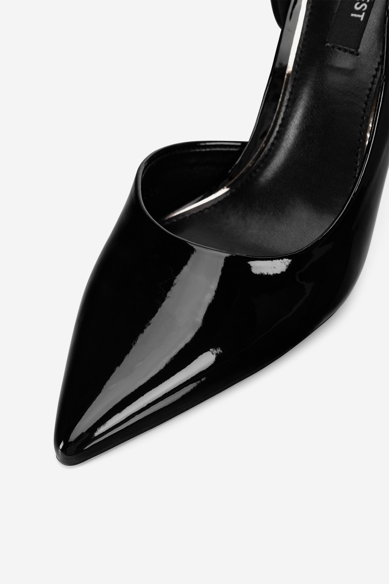 Čevlji z visoko peto Črna