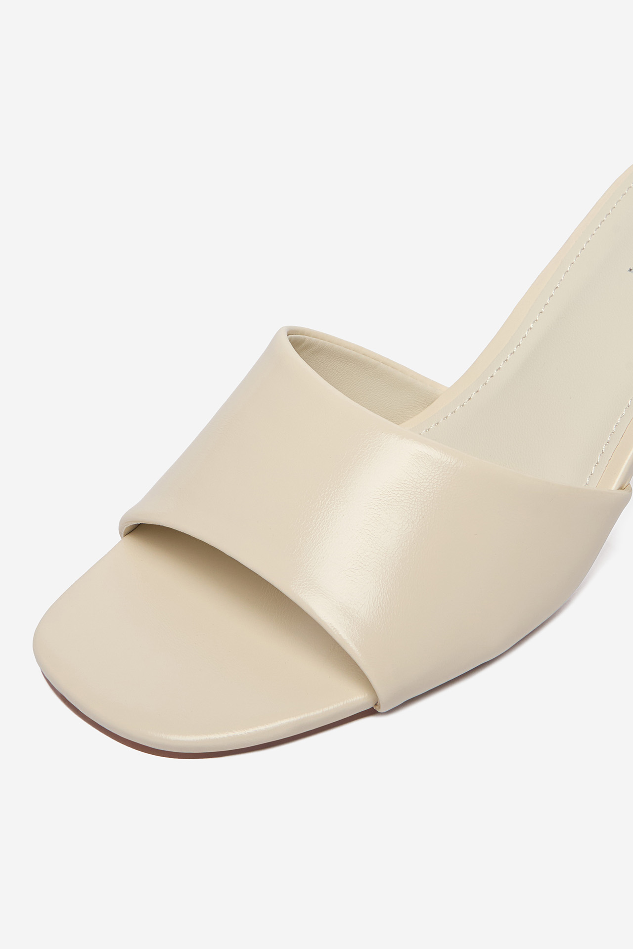 Nazouváky Krémová