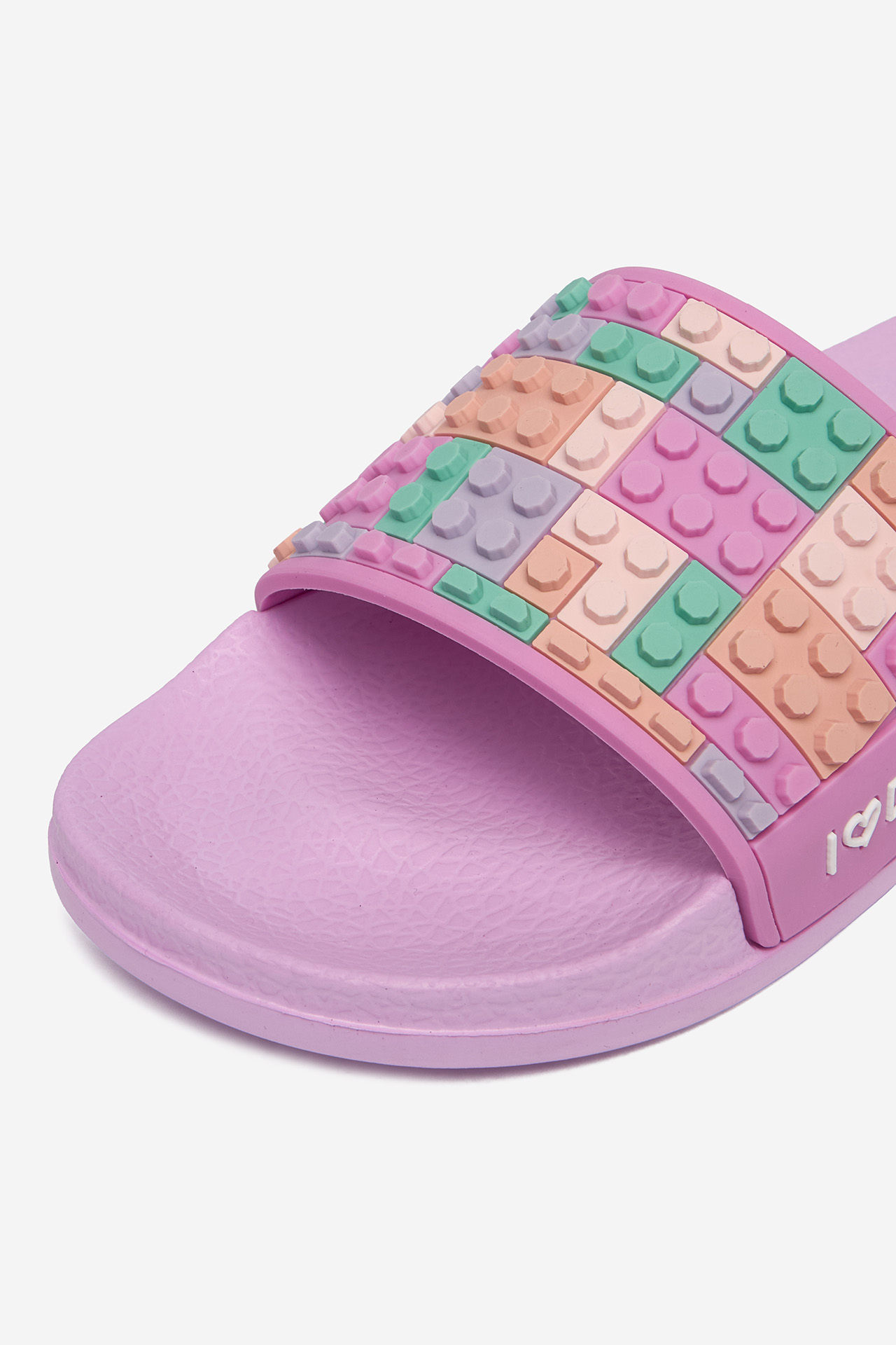 Nazouváky Mnohobarevný