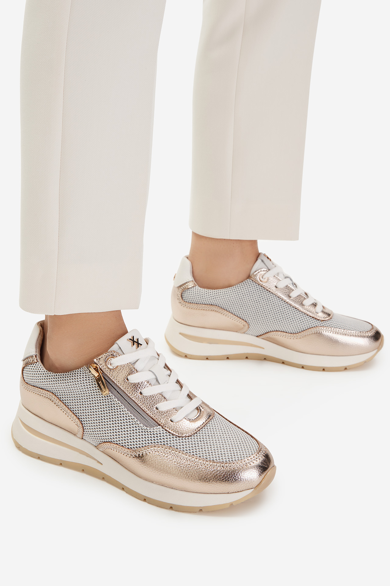 Sneakersy Bílá