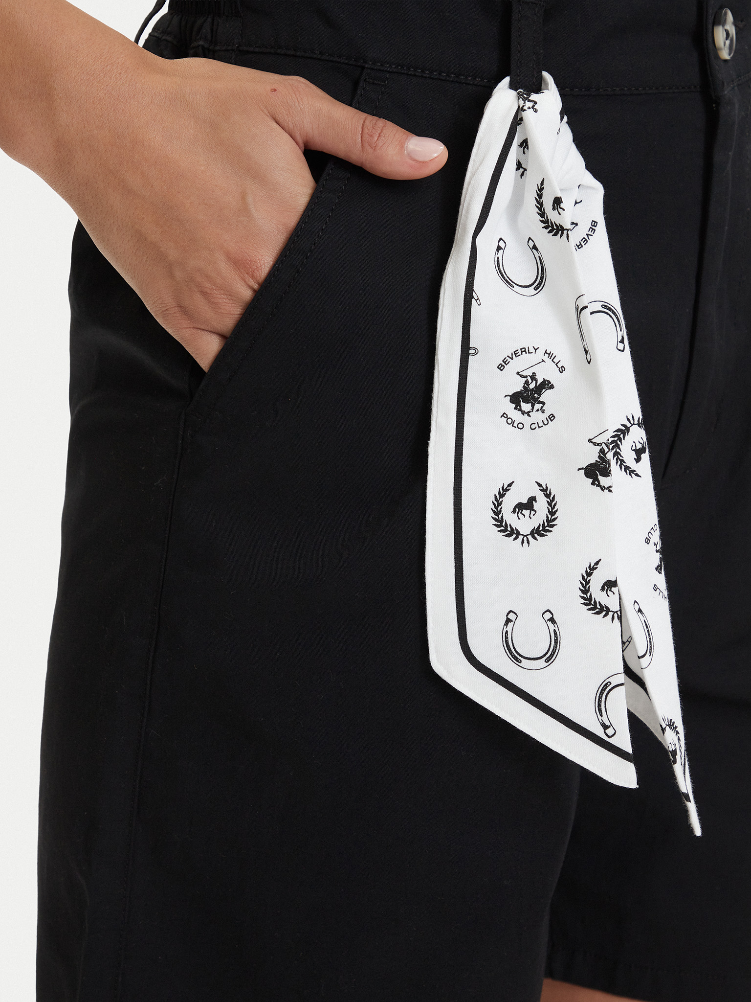 Szorty materiałowe