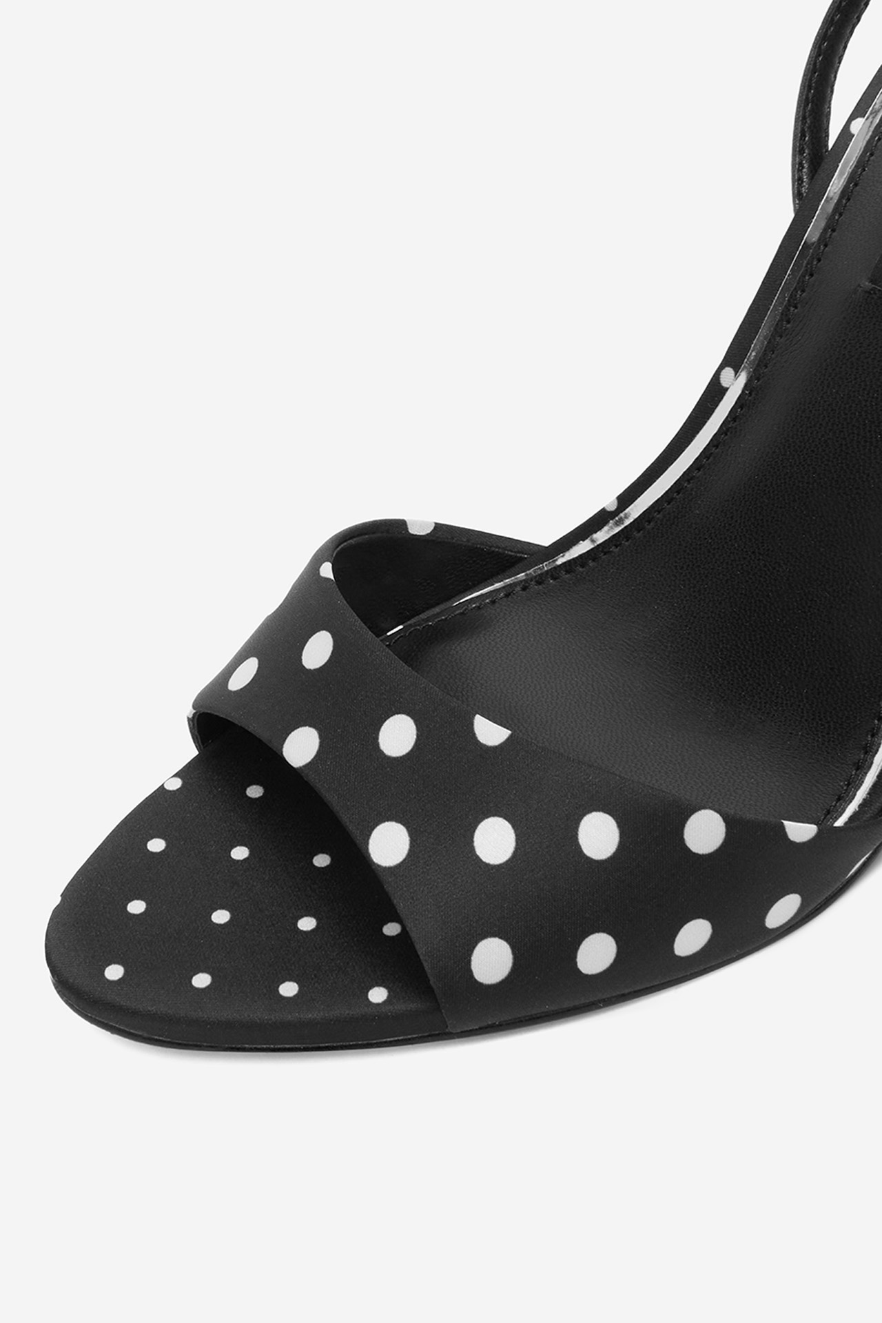 Čevlji z visoko peto Črna