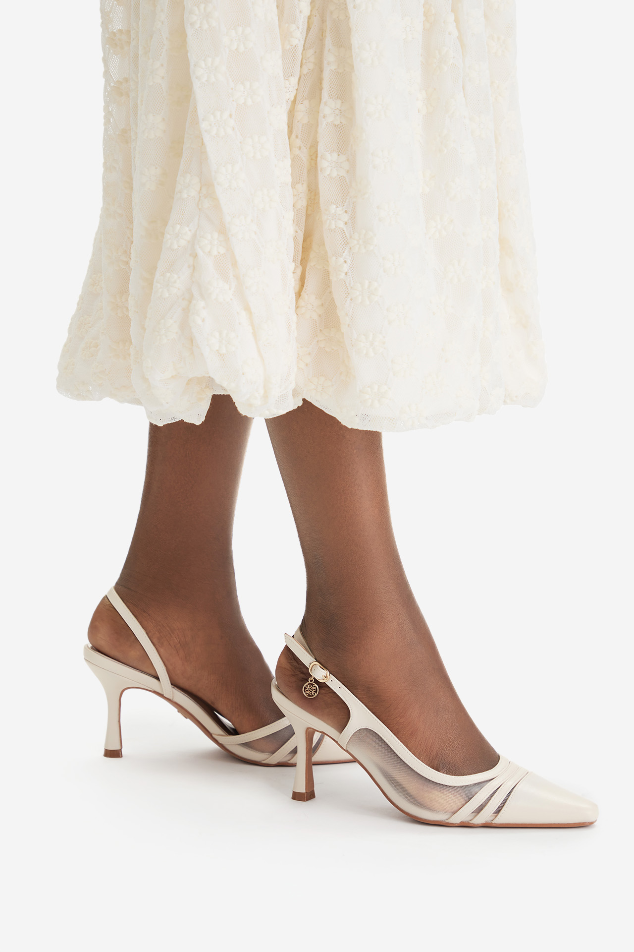 Čevlji z visoko peto Krem