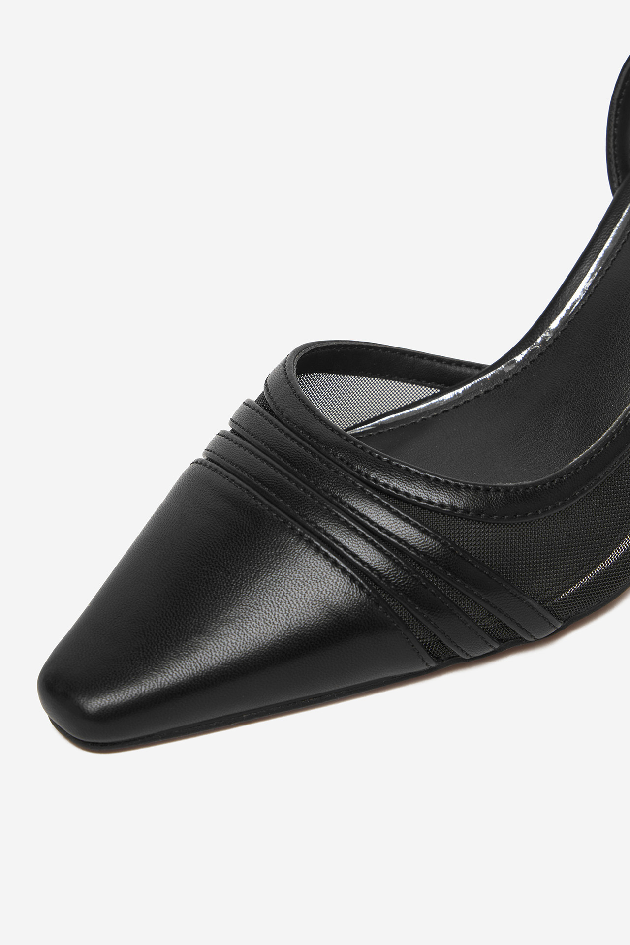 Čevlji z visoko peto Črna