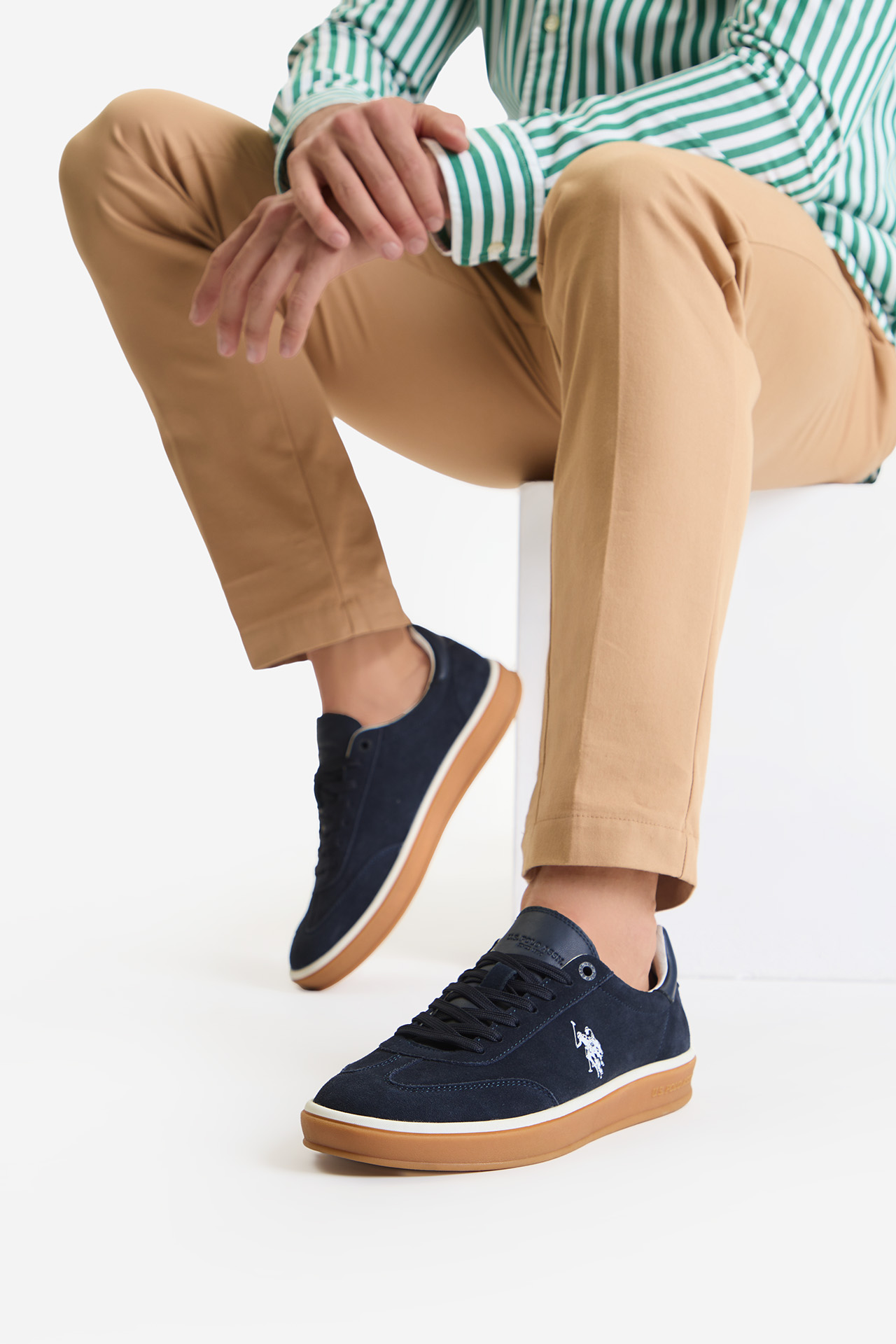 Sneakersy Tmavomodrá