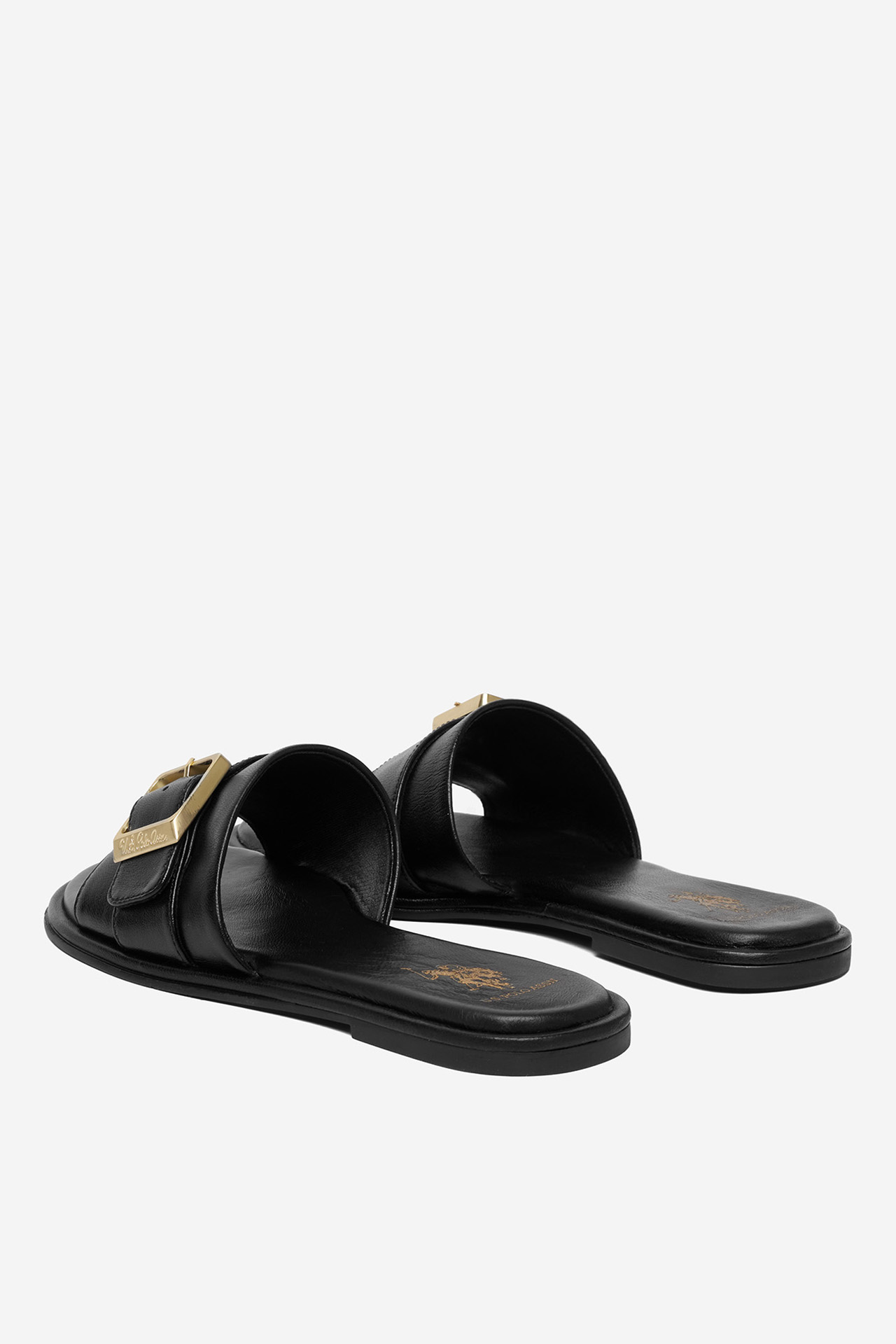 Nazouváky Černá