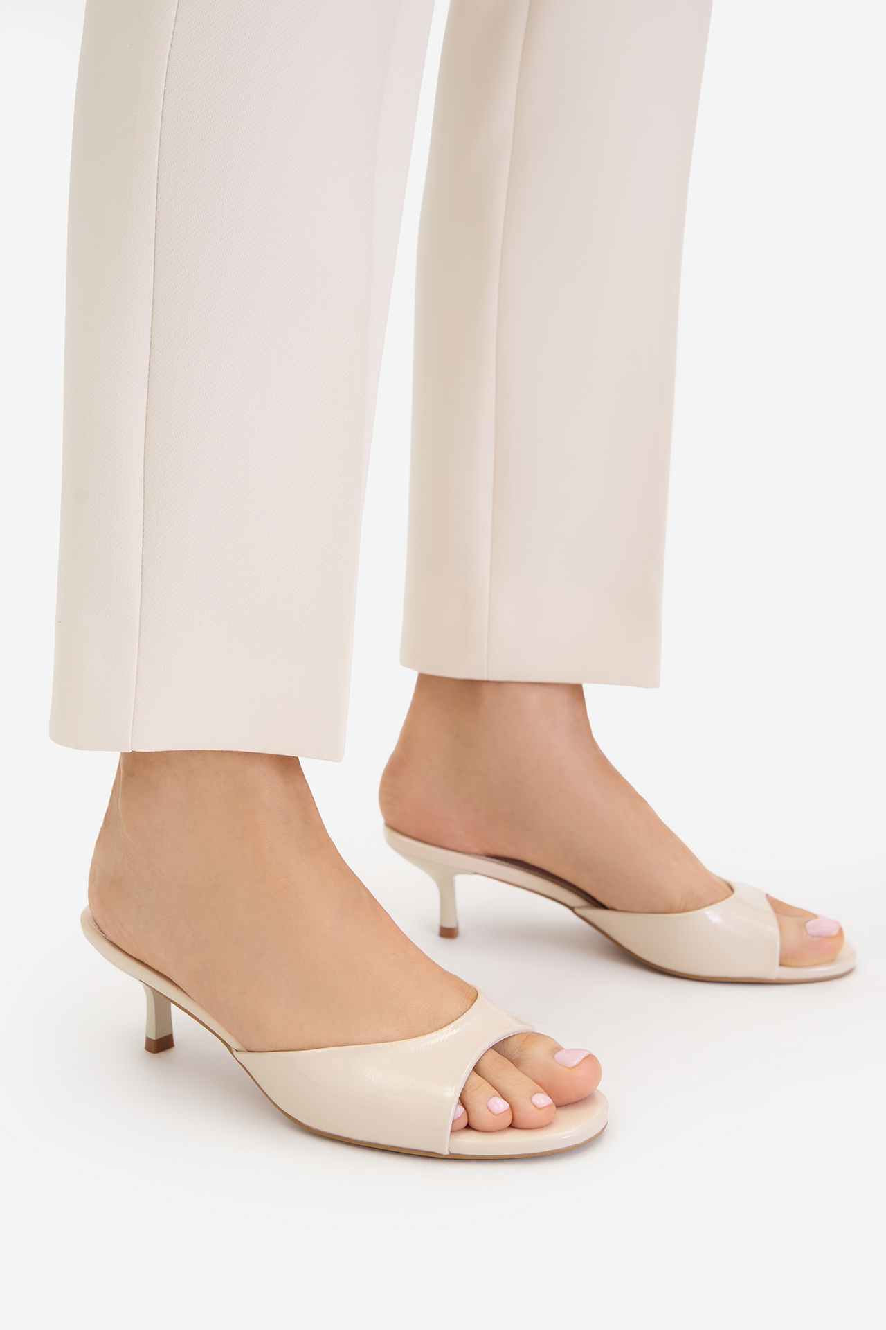 Nazouváky Krémová