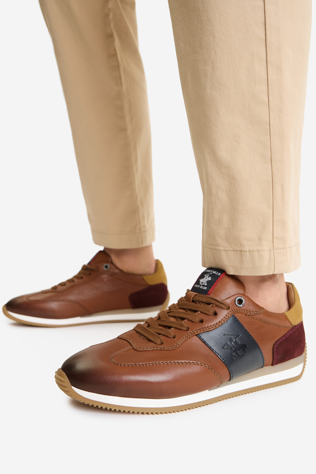 Сникърси Кафяв