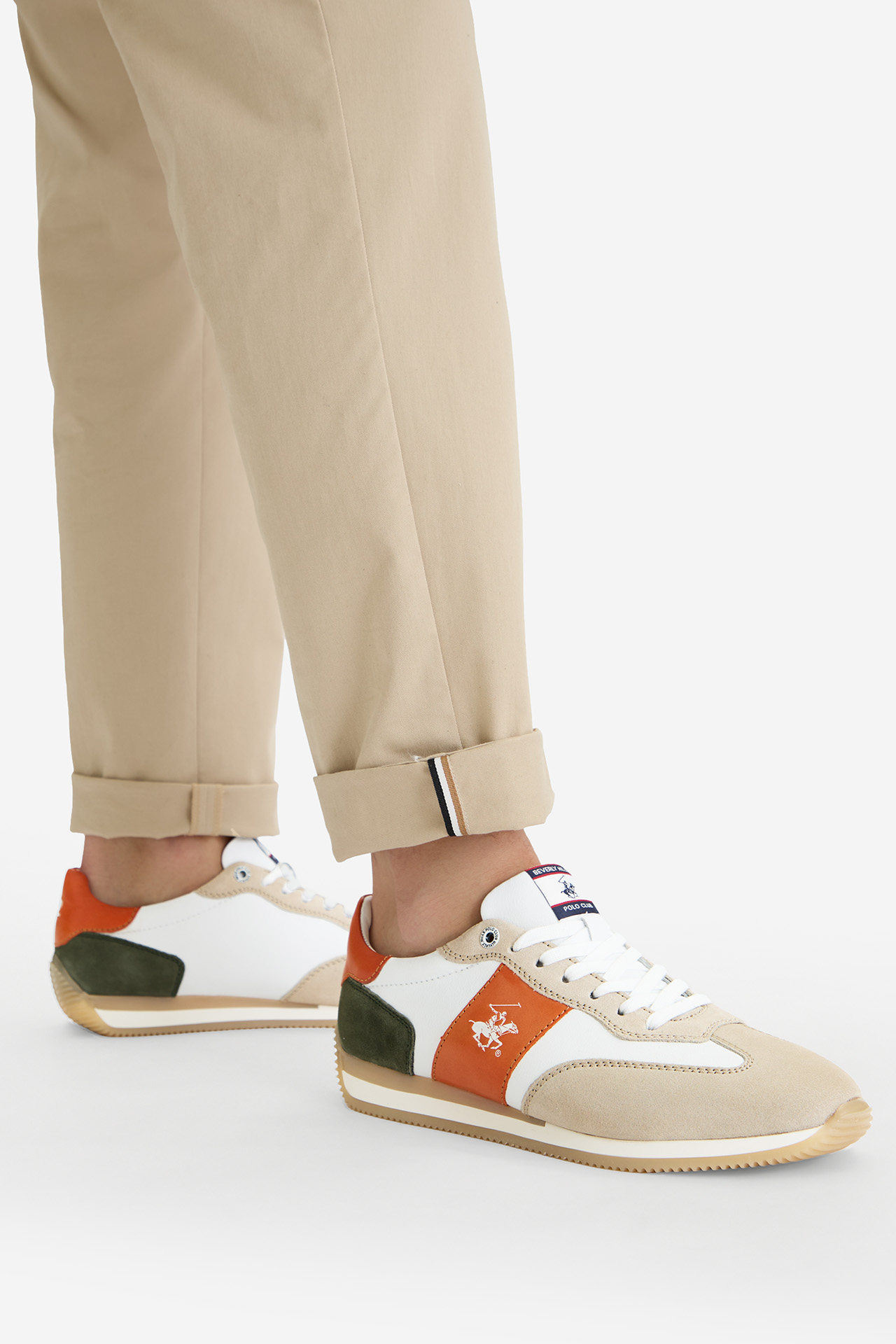 Сникърси Бежов