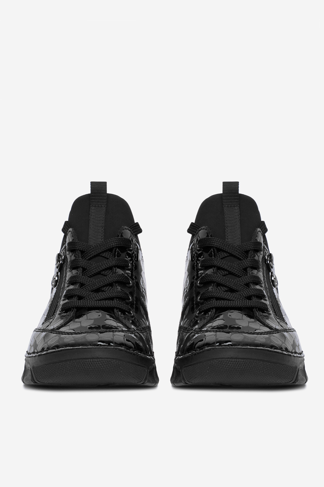 Superge Črna