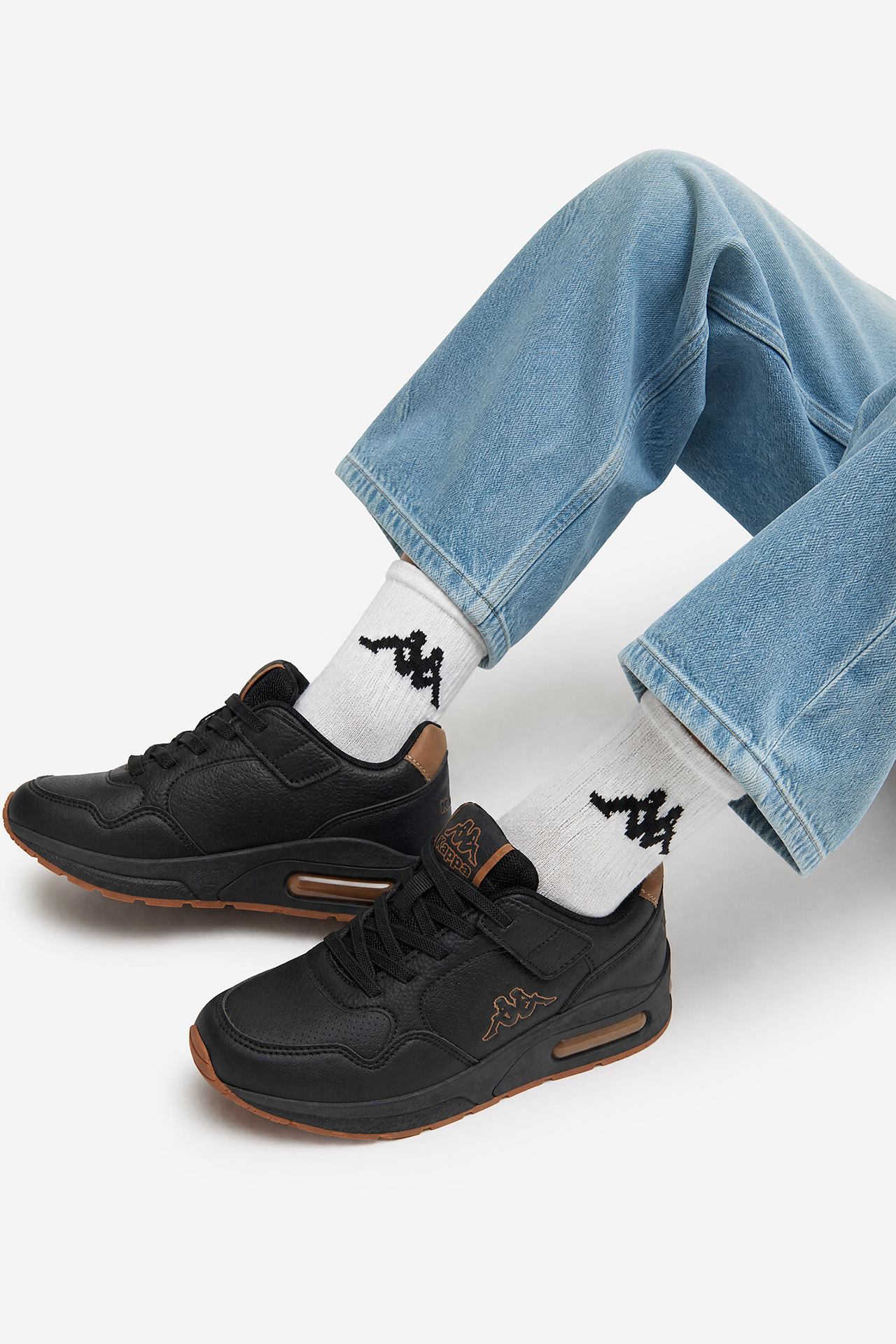 Sneakersy Černá