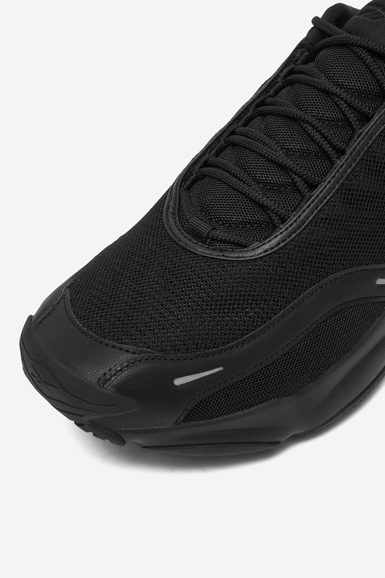 Sneakersy Černá