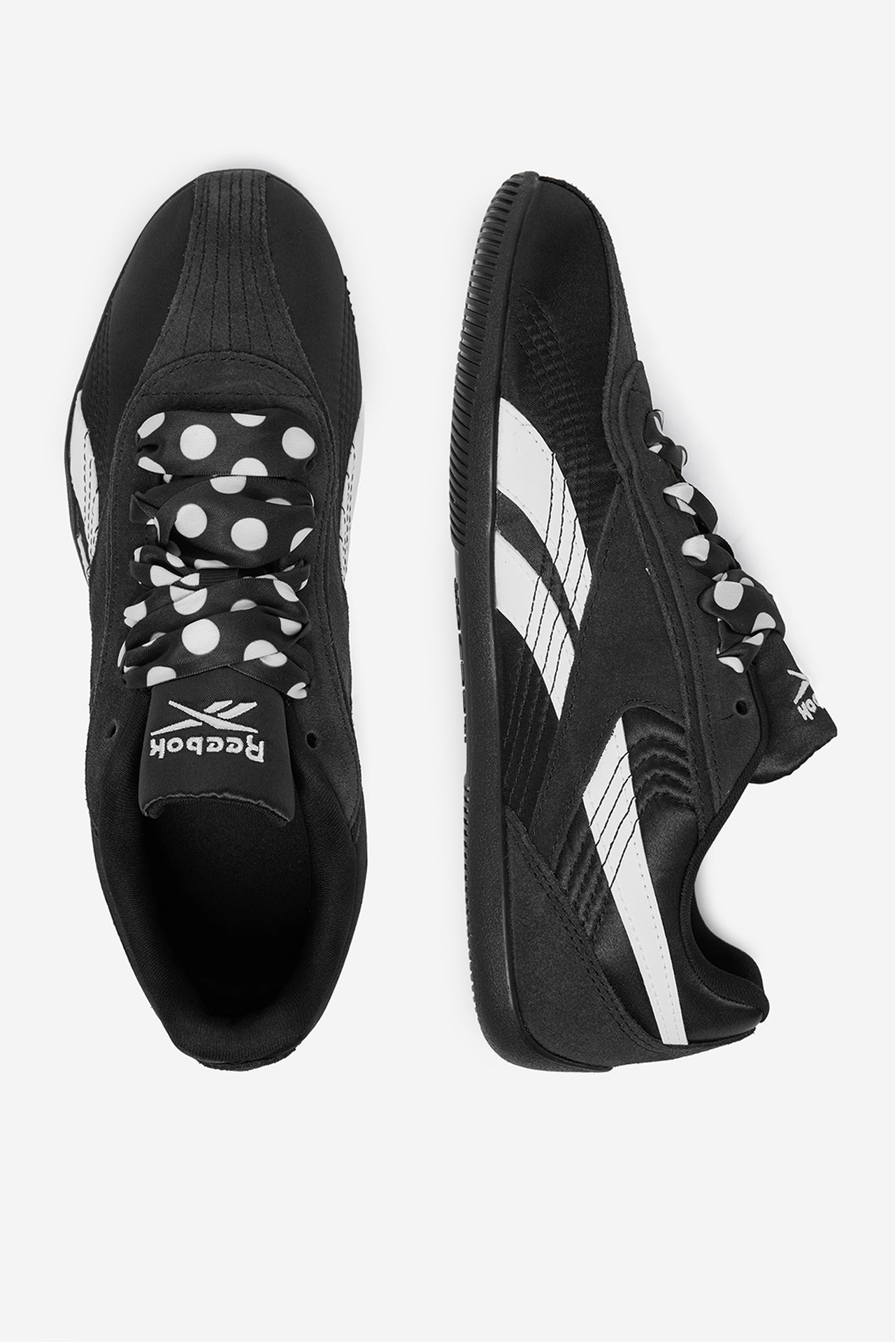 Sneakersy Černá