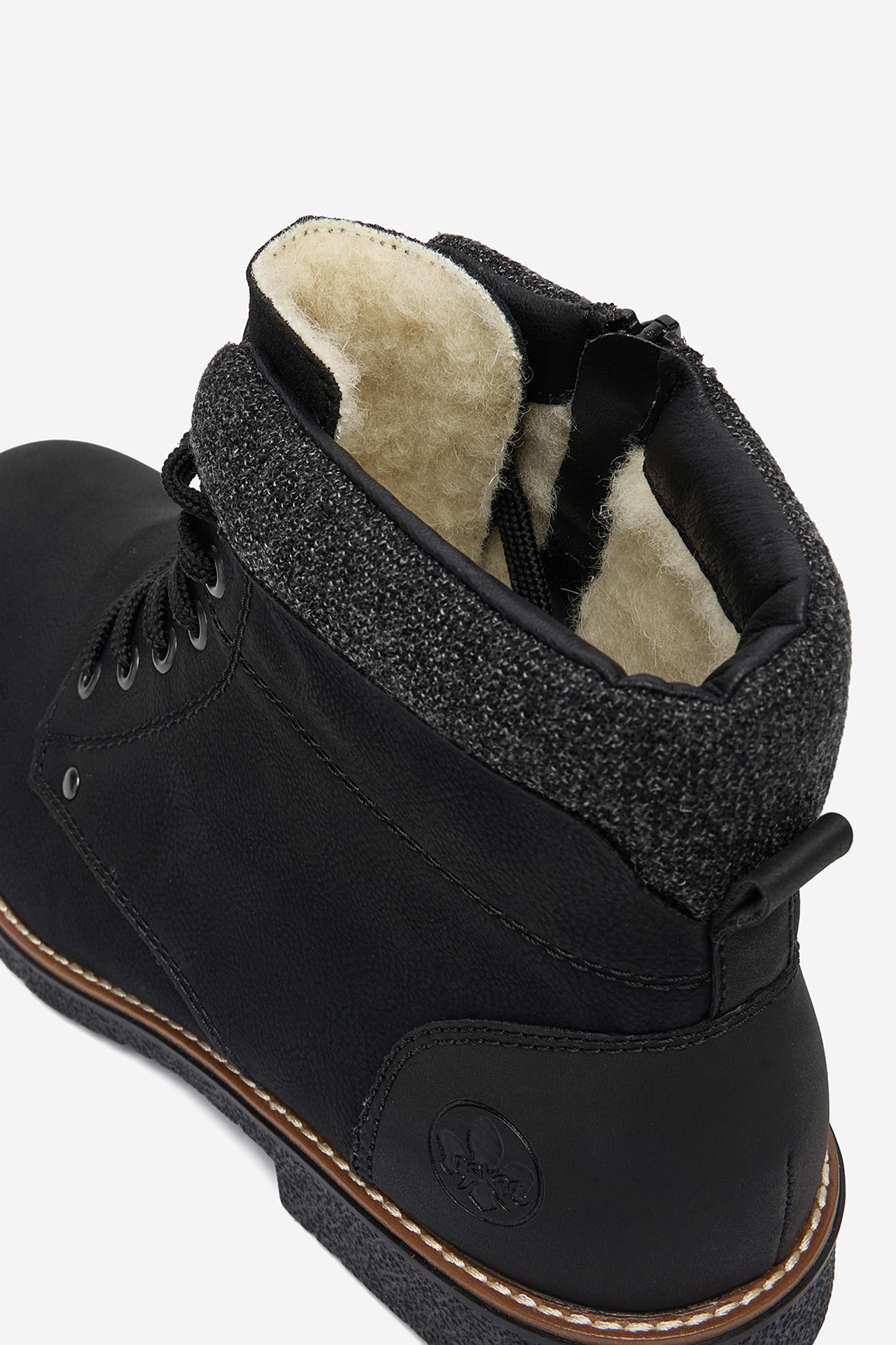 Gležnjarji Črna