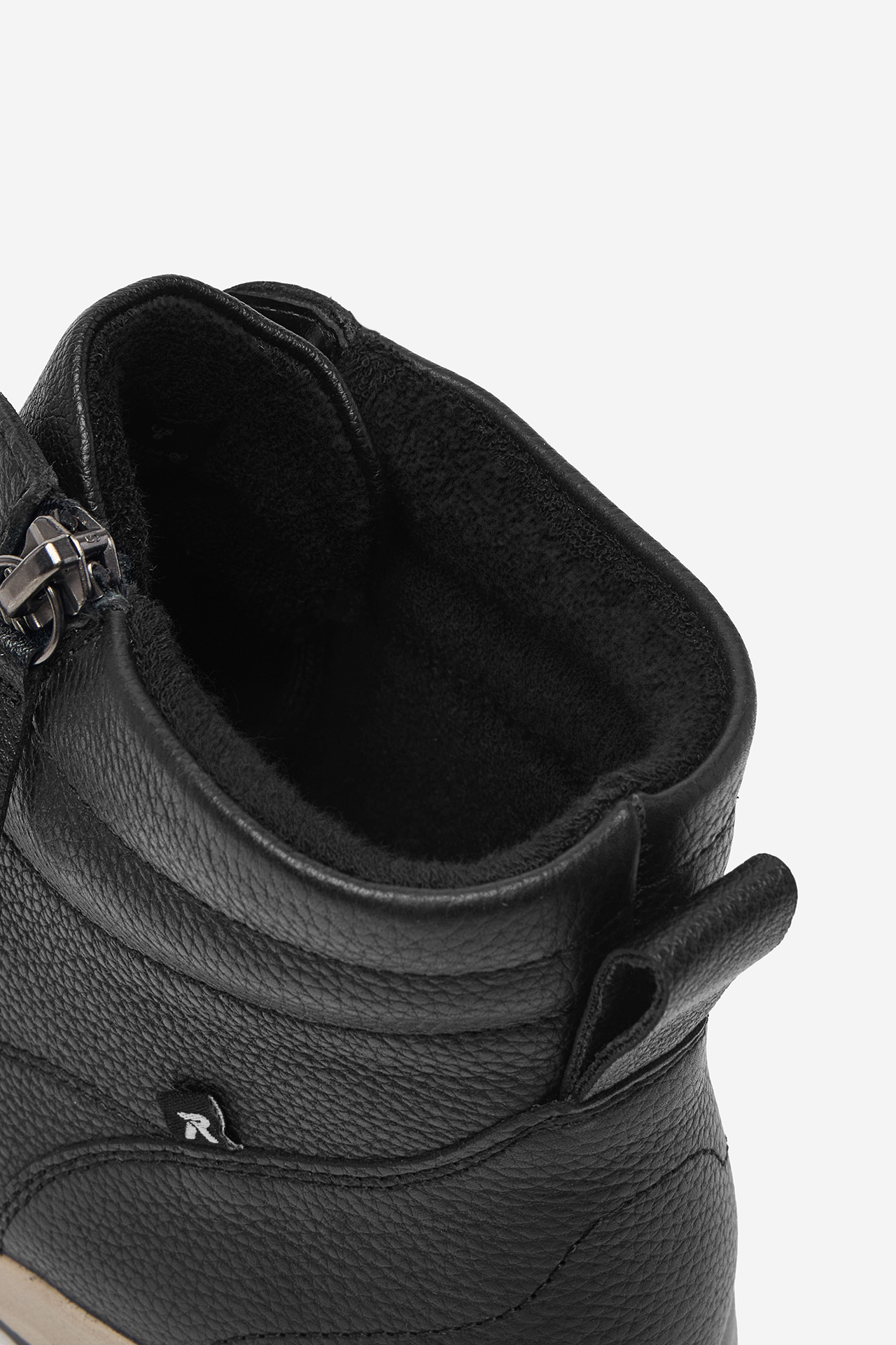 Sneakersy Černá