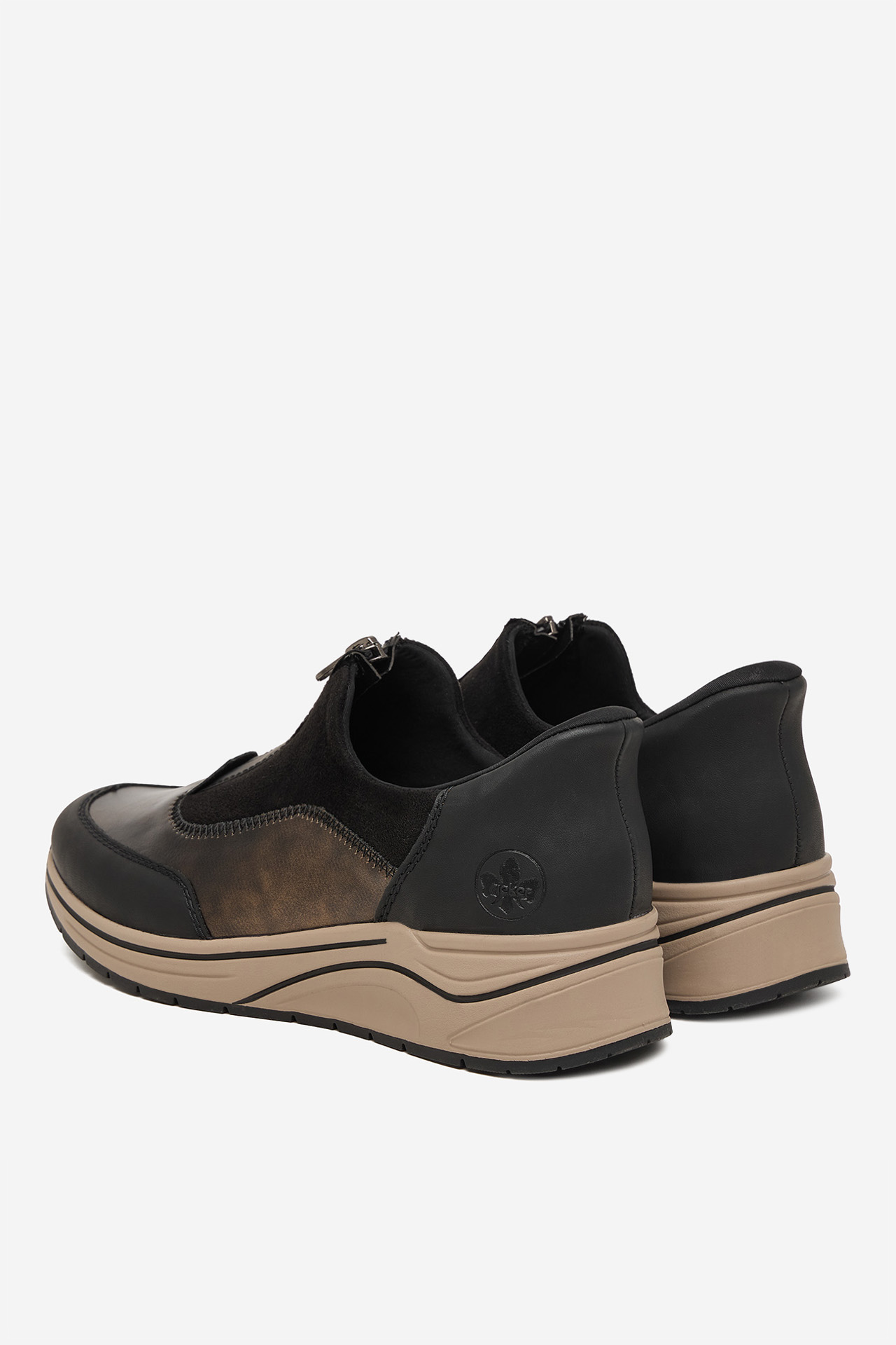 Sneakersy Černá