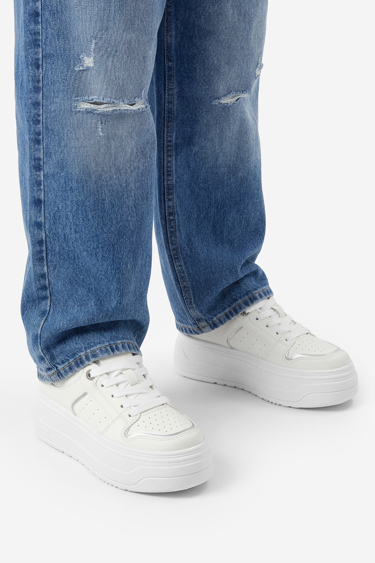 Sneakersy Bílá