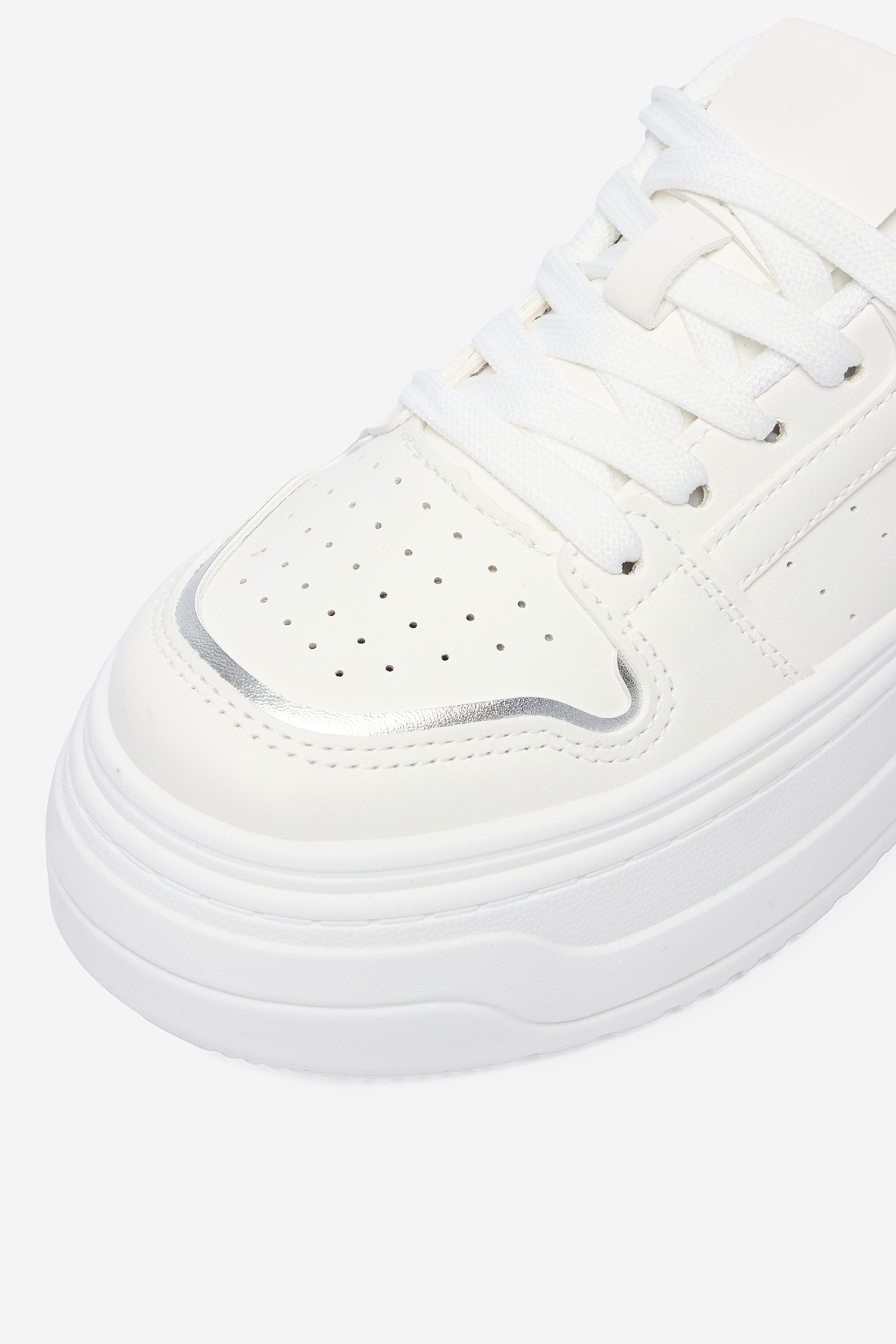 Sneakersy Bílá