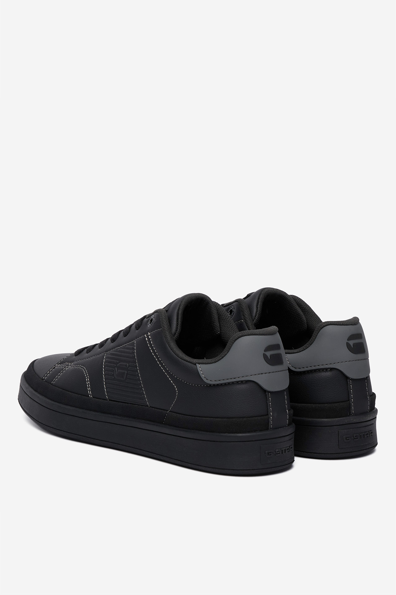Sneakersy Černá