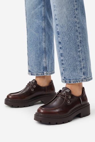 Nizki čevlji GUESS JEANS CEO-HY5389S-9 Rjava