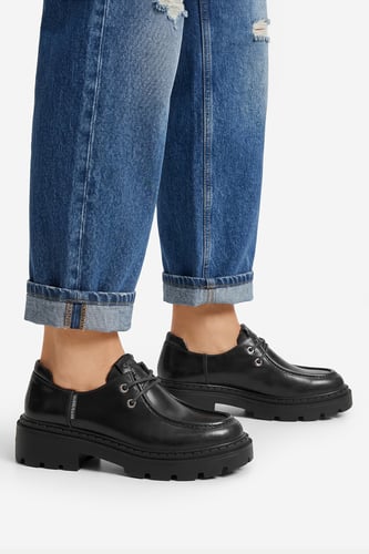 Nizki čevlji GUESS JEANS CEO-HY5389S-9 Črna