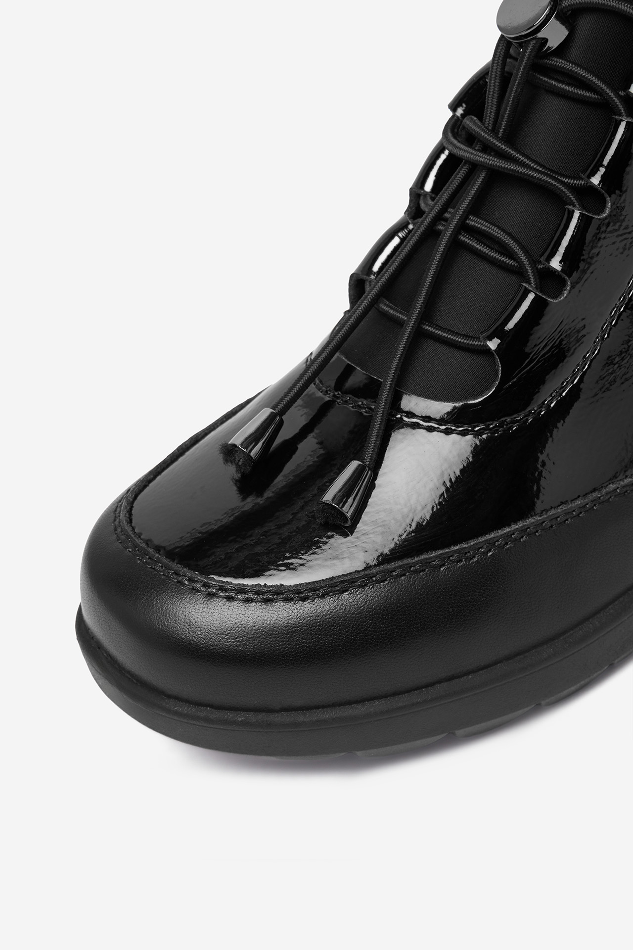 Polobotky Černá