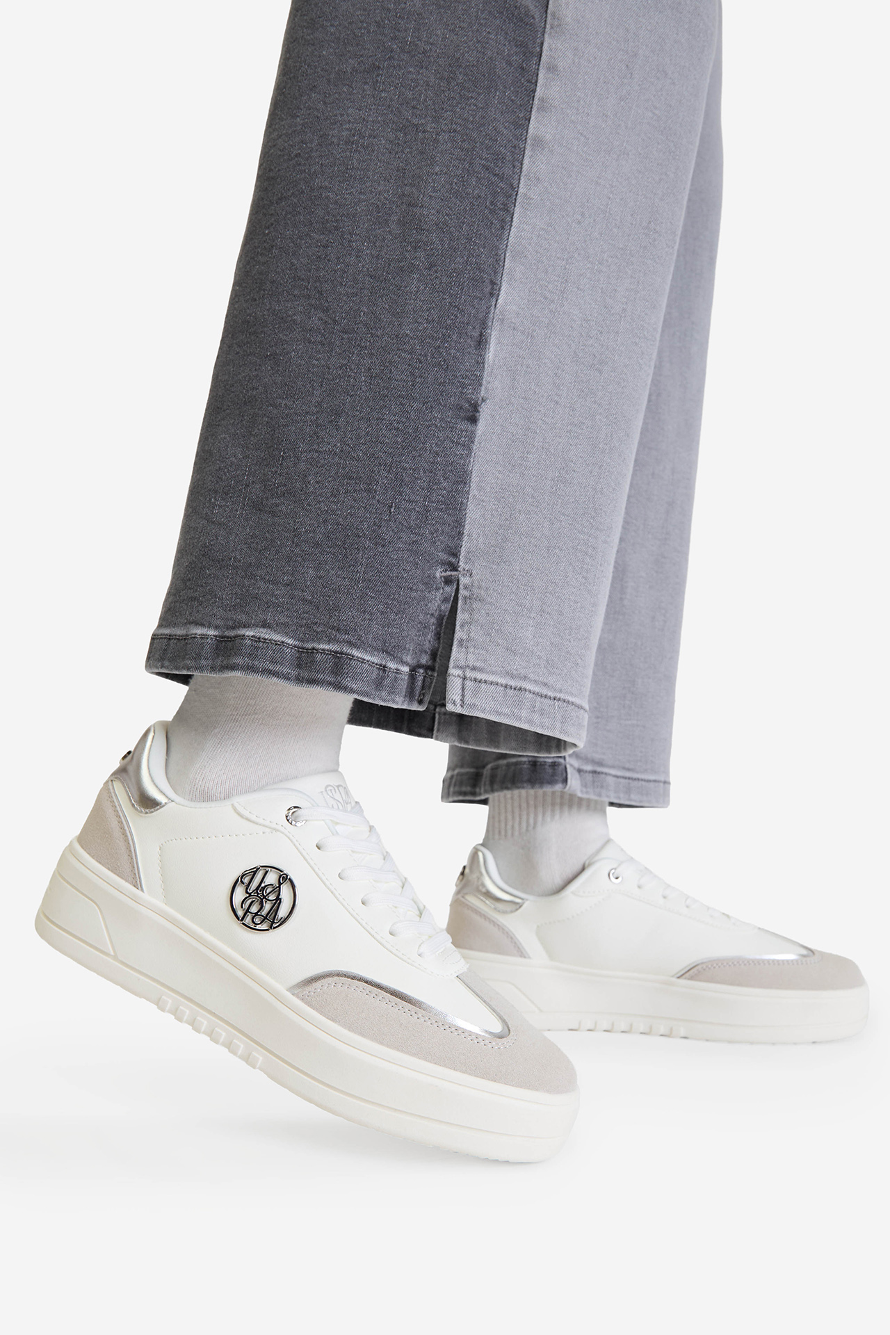 Sneakersy Bílá