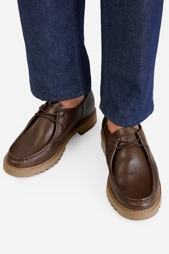 Nizki čevlji GUESS JEANS EO-FOX-03 MI08 Čokoladno rjava