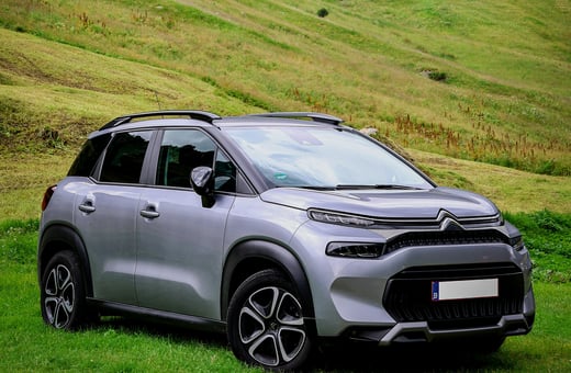 Компактный внедорожник Citroën C3 Aircross, представляющий уникальные и стильные автомобили, в обслуживании которых мы являемся экспертами.