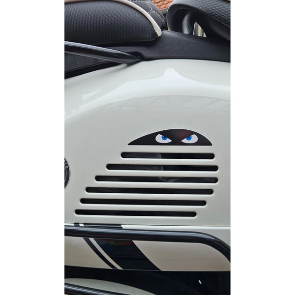 Image of Aufkleber mit Motiv Augen für Vespa GTS
