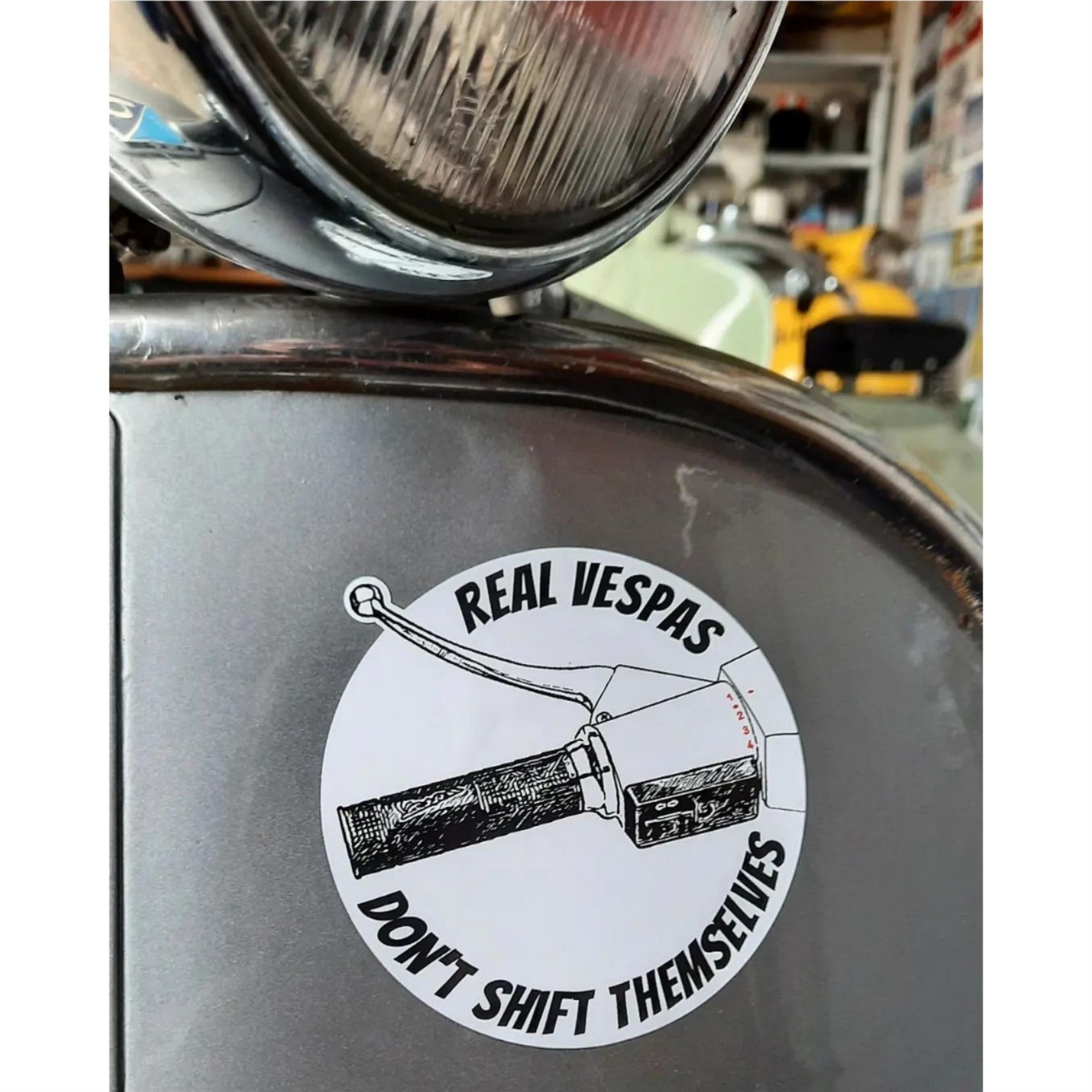 Image of Aufkleber mit Motiv "Real Vespas Don't Shift Themselves"
