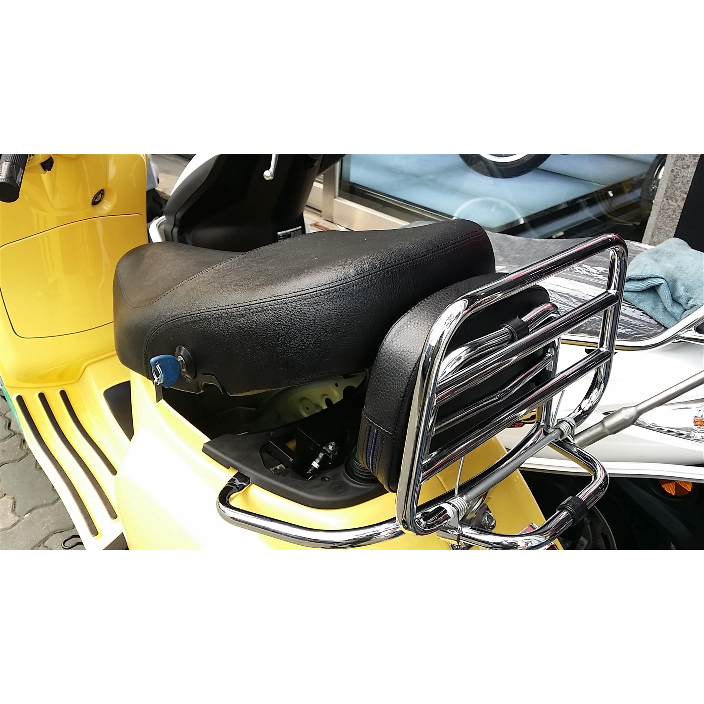 Image of Rückenlehne schwarz für Gepäckträger FA0010/FA0011/PI656106 für Vespa LX 50-150ccm für Vespa LX 50-150ccm