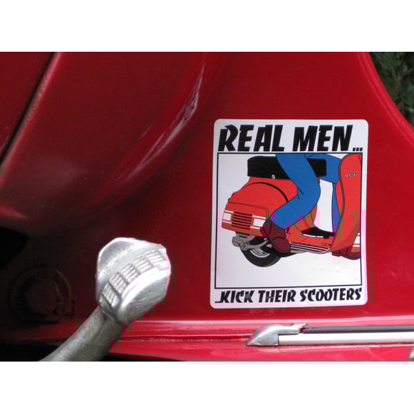 Image of Aufkleber mit Motiv "real men kick their scooters!"