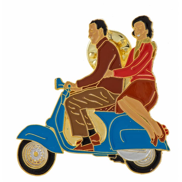 Image of Pin mit Motiv Vespa "Paar auf Roller" Motorroller