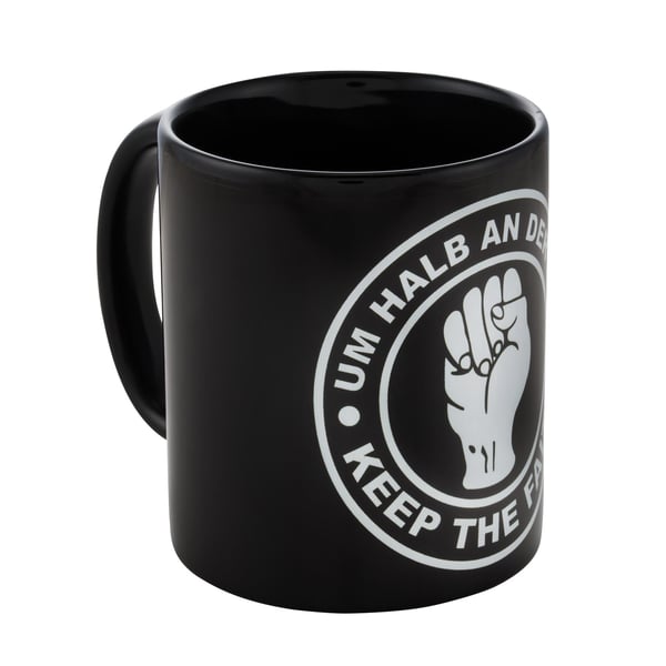 Image of Tasse UM HALB AN DER BAR schwarz/weiß