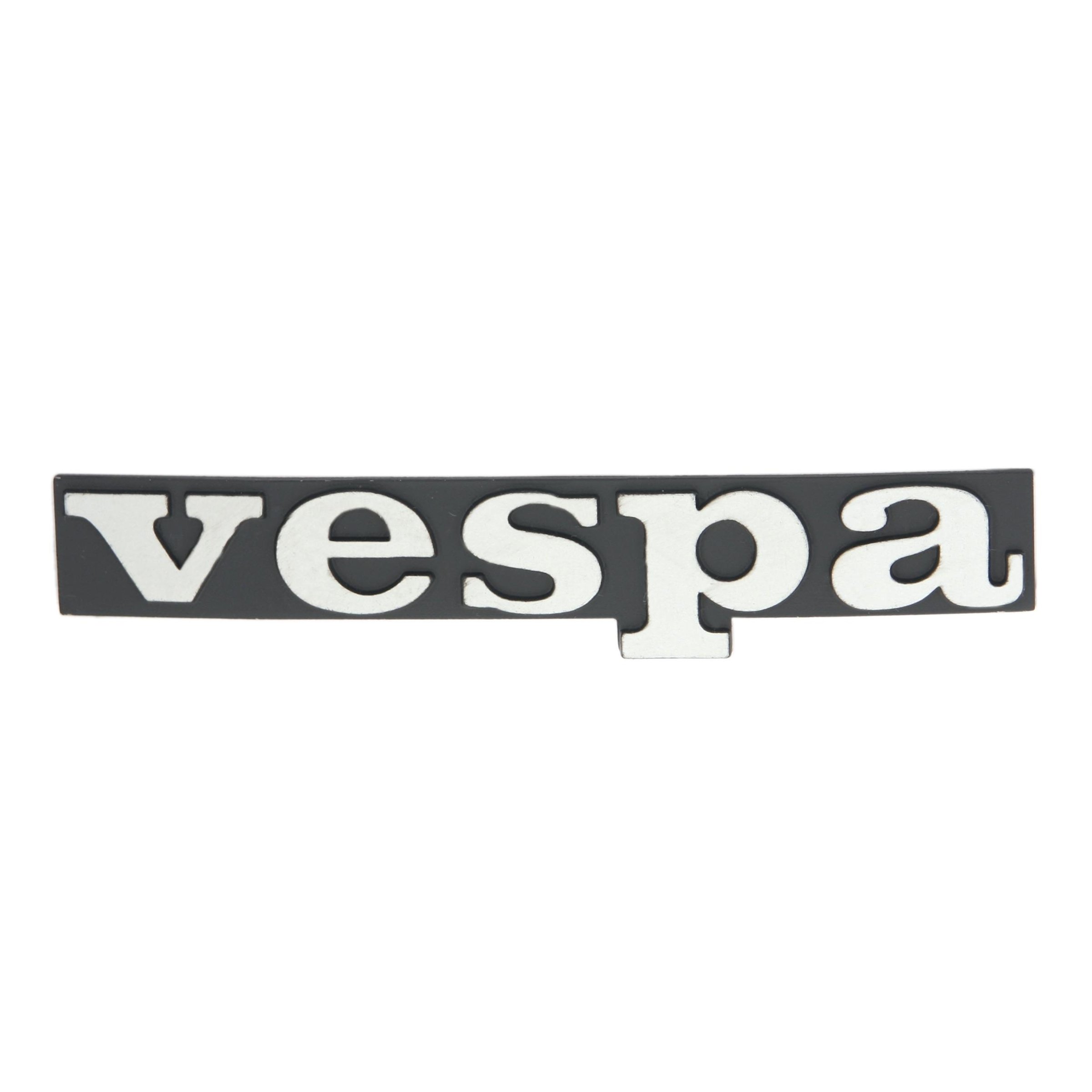 Image of Schriftzug "Vespa" Beinschild vorne 241012 für Vespa P125X VNX2T 65161 ->/P150X VLX1T 436001->/P200E VSX1T 148029->/PX80-200E Lusso/T5 für Vespa P125X VNX2T 65161 ->/P150X VLX1T 436001->/P200E VSX1T 148029->/PX80-200E Lusso/T5