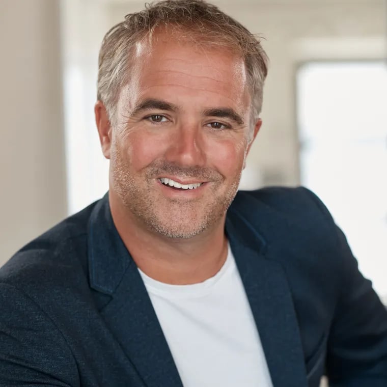 Tom Kelly, stand-up comedian