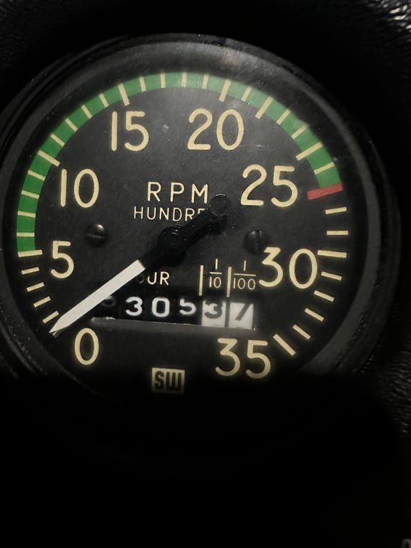 Tachometer photo from a real flight