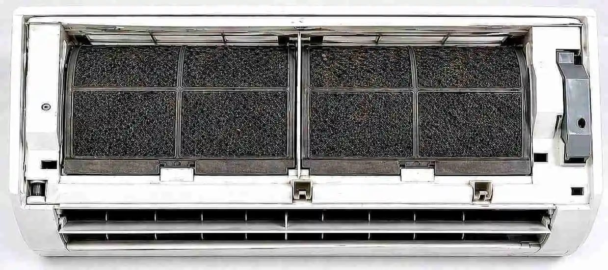 Air conditioning unit before service
