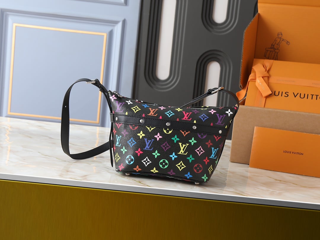 Louis Vuitton CarryAll East West