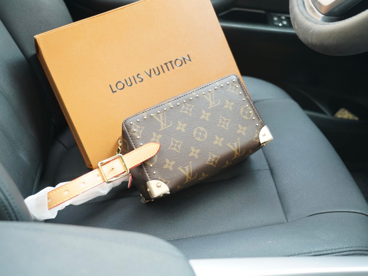 Louis Vuitton Locker Dopp Kit Trunk