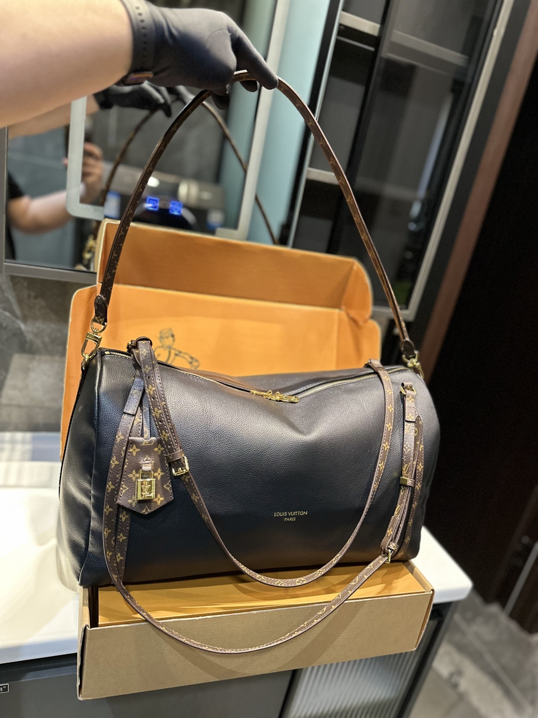 Louis Vuitton Travel H27