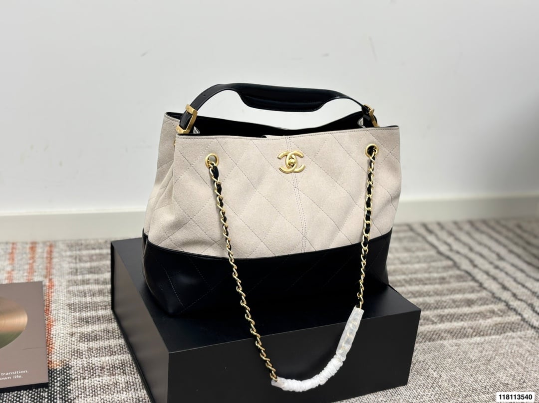 Chanel Chanel 25A